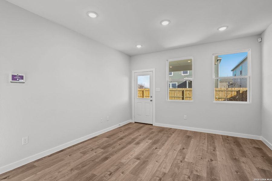Spacious, unfurnished interior of a new home in Summerlin, San Antonio (Image 24).