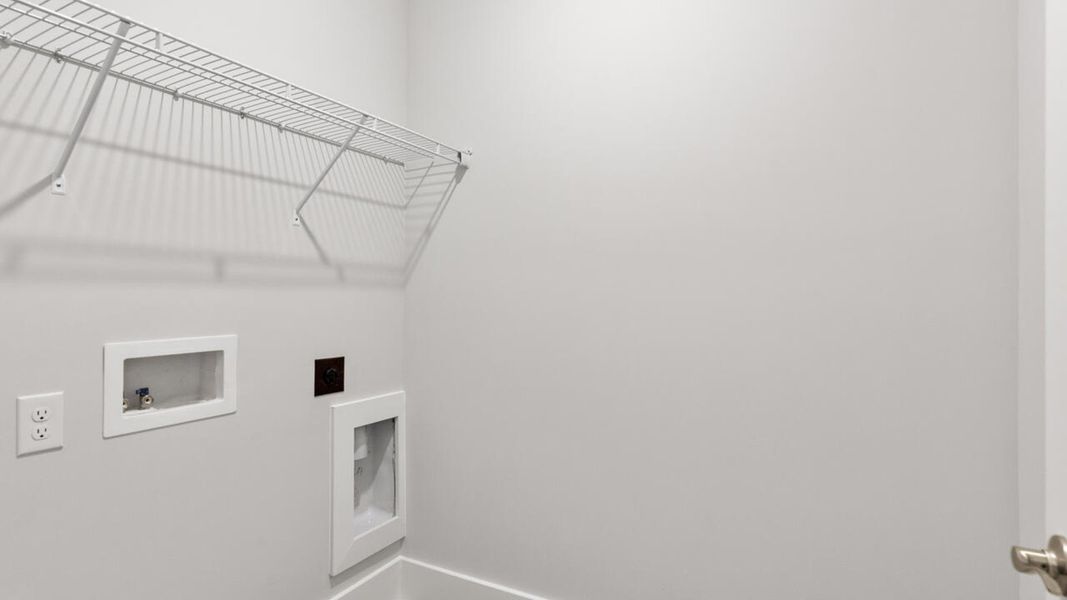 Spacious, unfurnished interior of a new home in Rolling Hills, Bolivia (Image 17).