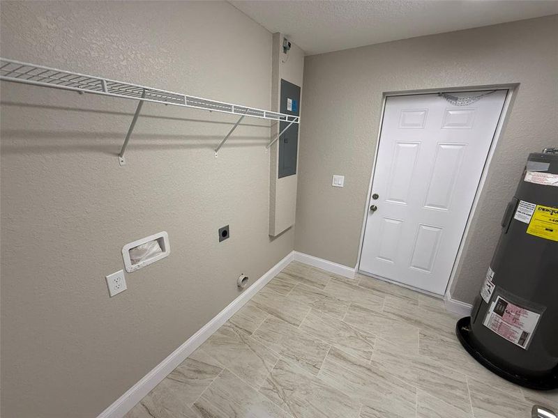 Spacious, unfurnished interior of a new home in , Bartow (Image 21).