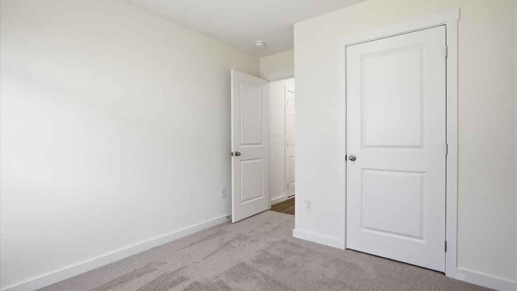 Spacious, unfurnished interior of a new home in Emory Creek, Harriman (Image 23).