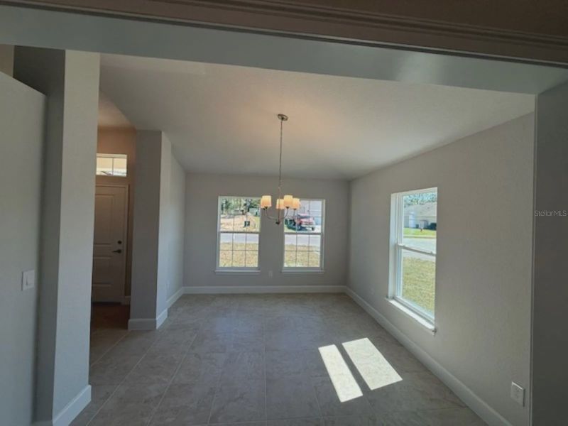 Spacious, unfurnished interior of a new home in Oak Hill Plantation, Ocala (Image 7).