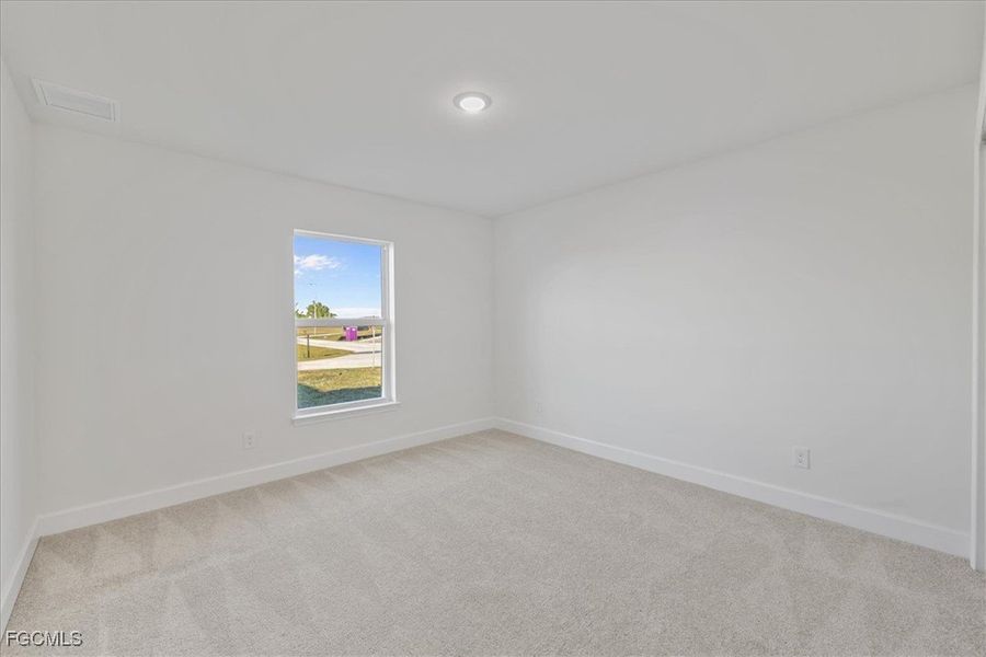 Spacious, unfurnished interior of a new home in Cape Coral, Cape Coral (Image 20).