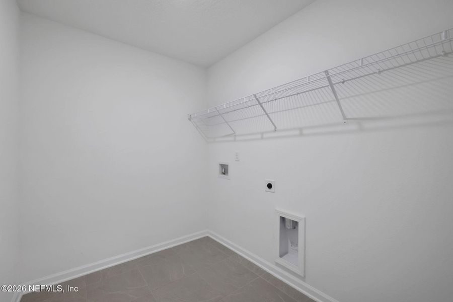 Spacious, unfurnished interior of a new home in Diamond Springs, Jacksonville (Image 35).