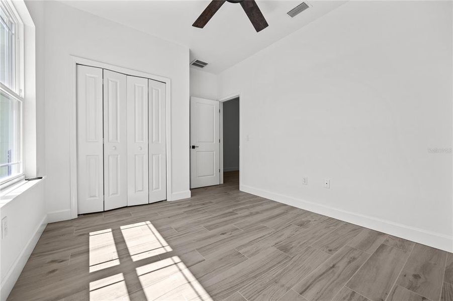 Spacious, unfurnished interior of a new home in , Gainesville (Image 20).