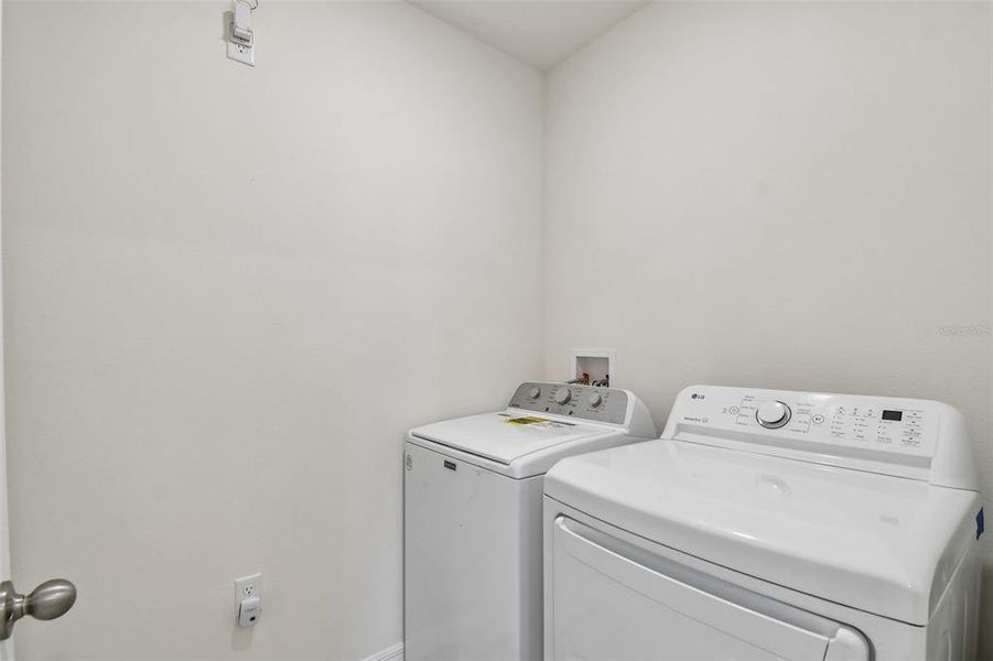 Close-up of interior finishes inside a home in Riviera Bella, Debary (Image 17).
