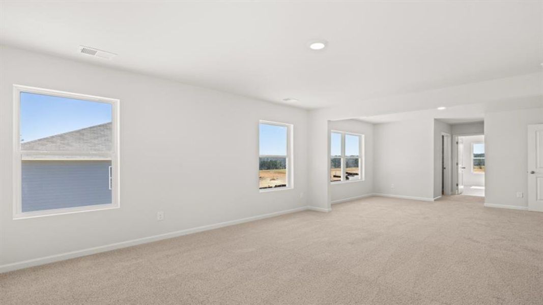 Spacious, unfurnished interior of a new home in Thompson Ridge, Dallas (Image 25).