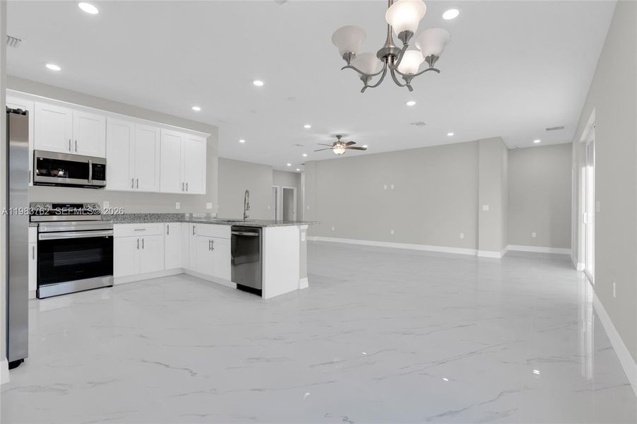 Spacious, unfurnished interior of a new home in , Lehigh Acres (Image 24).