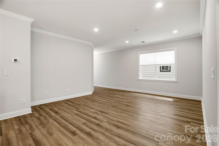 Barely lived in - waiting for you! Barely lived in - waiting for you!