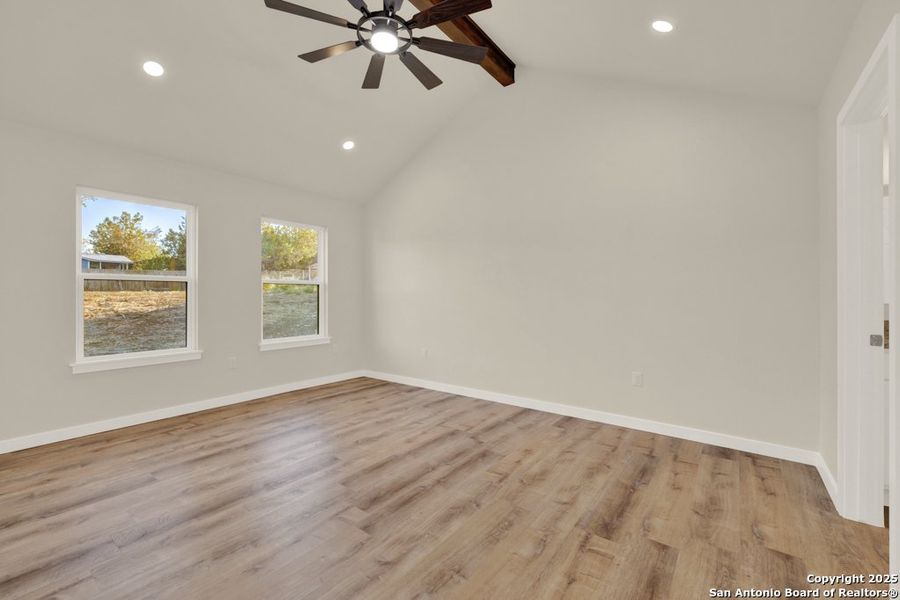Spacious, unfurnished interior of a new home in , Canyon Lake (Image 36).