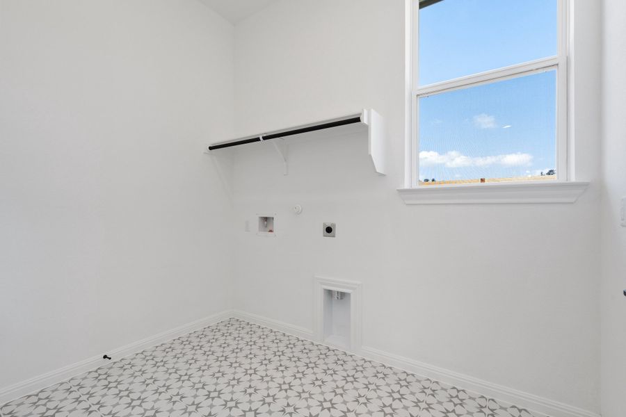 Representative unfurnished interior of a home built from the Waterville by Ashton Woods in The Trails at Carmel, Pflugerville (Image 68).