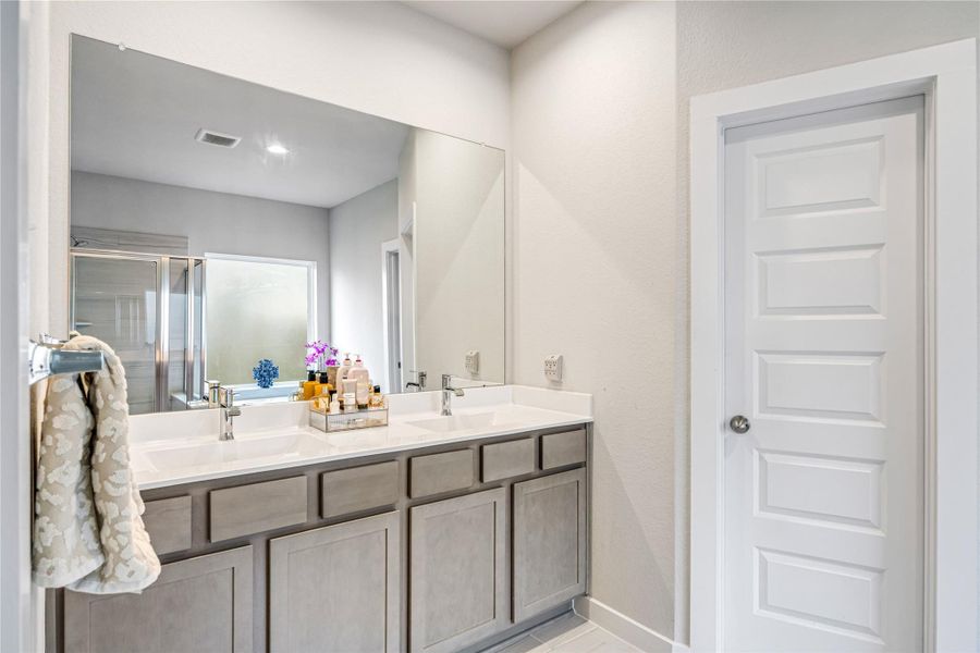 Furnished interior view inside a new home in Champions Oak, Houston (Image 15). Furnished interior view inside a new home in Champions Oak, Houston (Image 15).