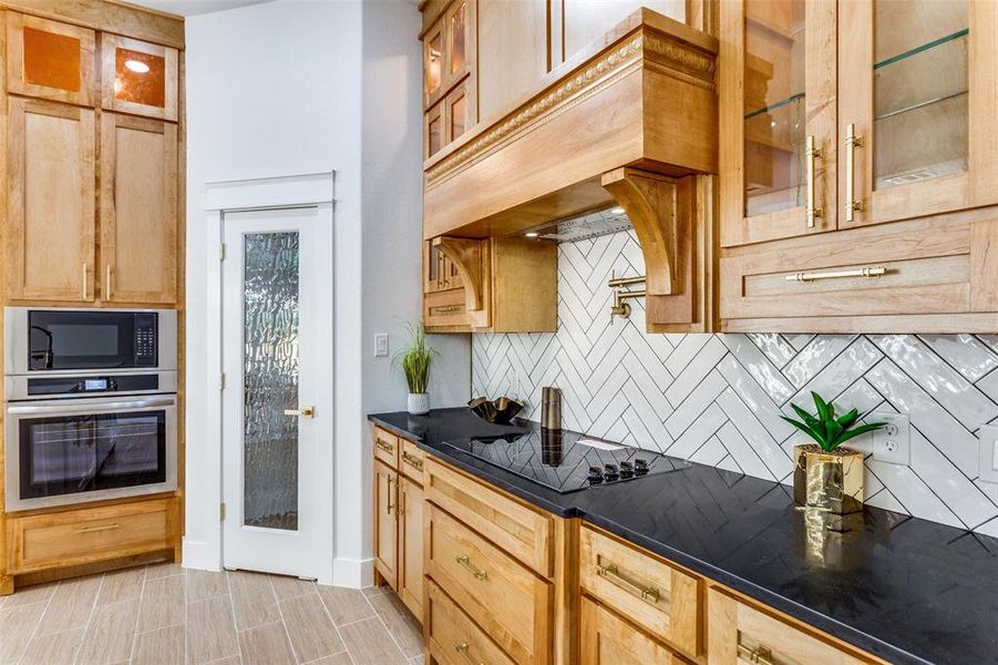 Furnished interior view inside a new home in , Fort Worth (Image 6).