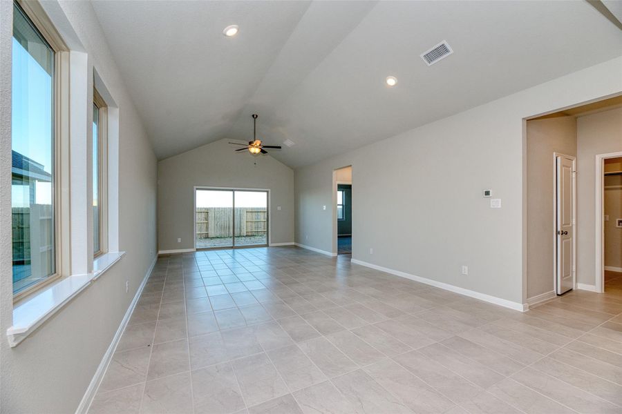 Spacious, unfurnished interior of a new home in Aldeana - Tejas Collection, Bonney (Image 19).