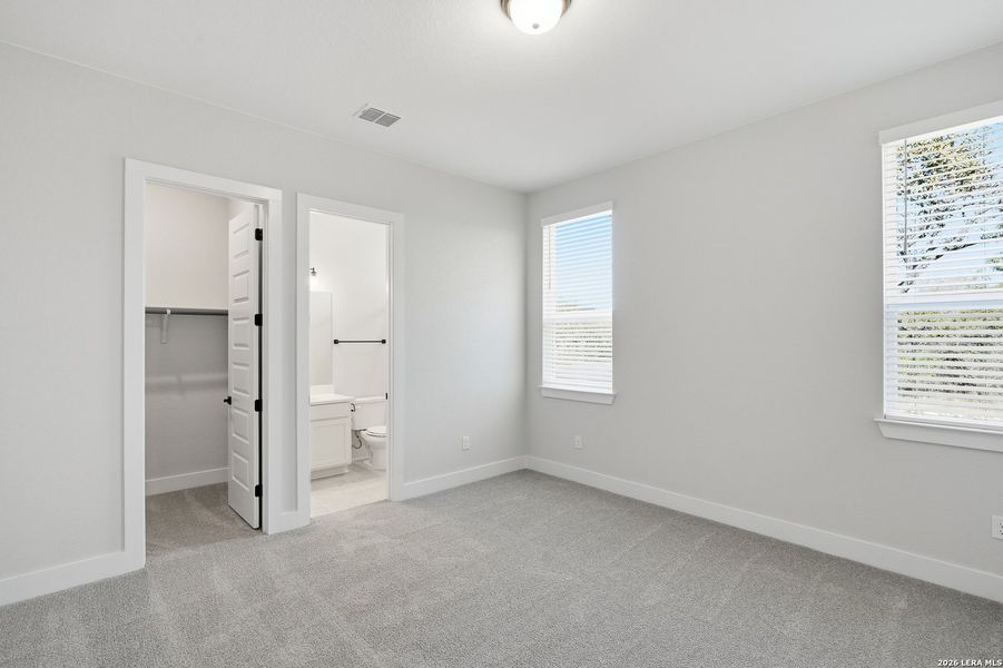 Spacious, unfurnished interior of a new home in Potranco Oaks, Castroville (Image 32).