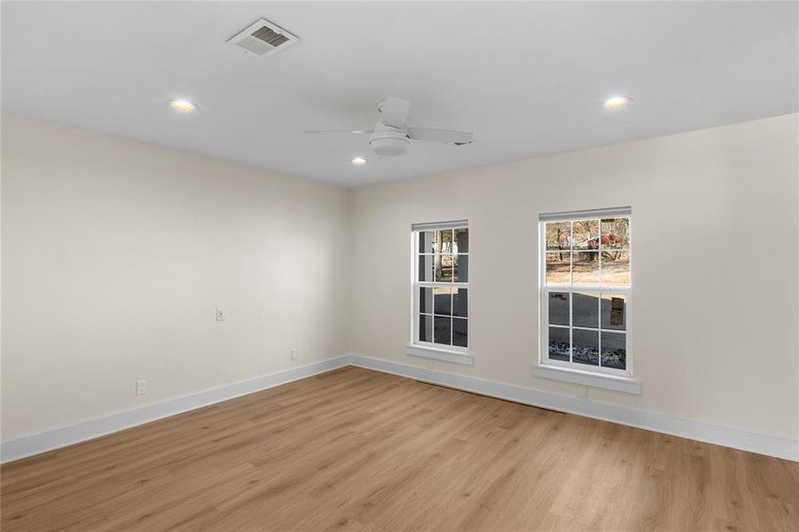 Spacious, unfurnished interior of a new home in , Gun Barrel City (Image 19).
