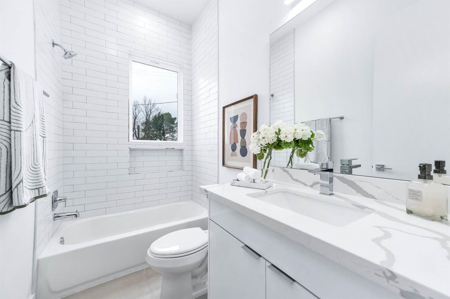 Third Bedroom En-Suite Bathroom Third Bedroom En-Suite Bathroom