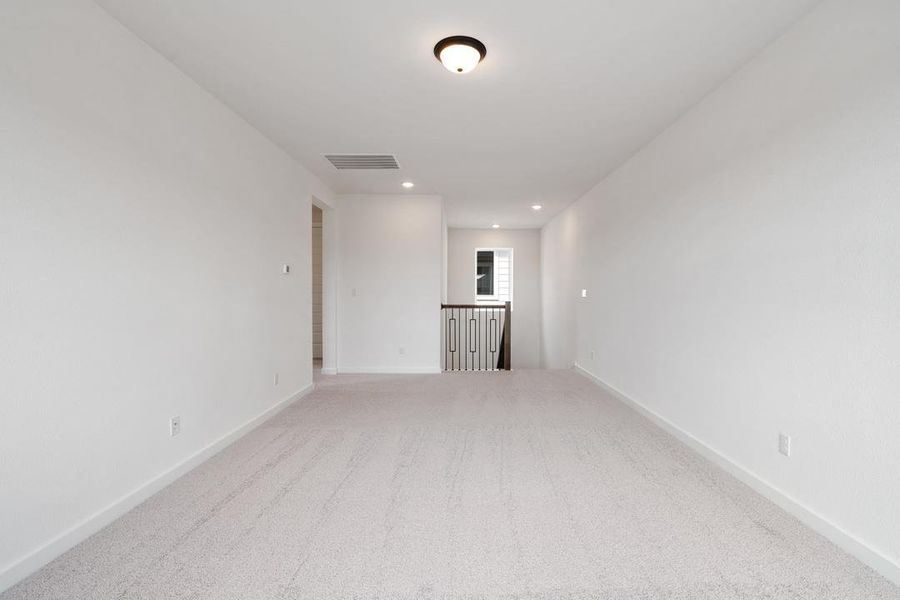 Spacious, unfurnished interior of a new home in Lariat, Liberty Hill (Image 25).