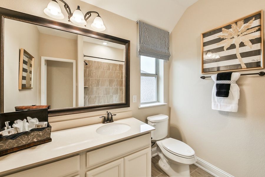 Representative furnished interior of a home built from the Lockhart by Beazer Homes in Valencia, Manvel (Image 29).