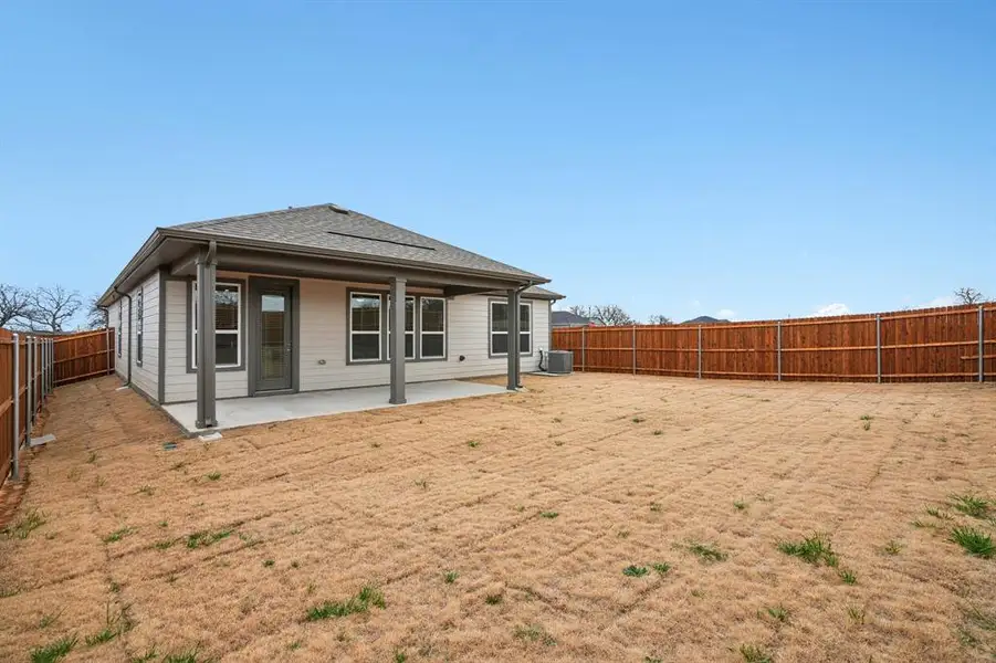 Exterior details and patio area of a home in Eagle Creek, Denton (Image 4).