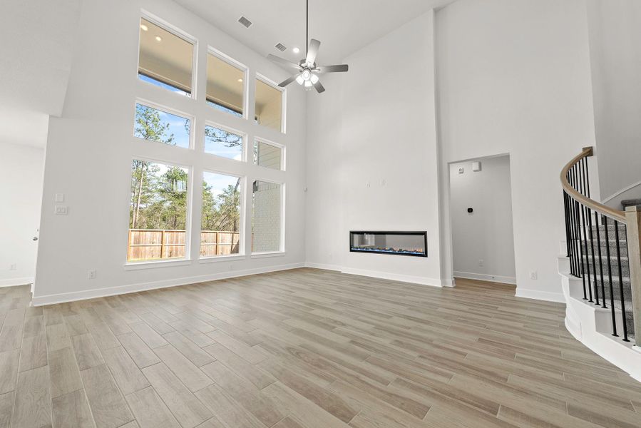 Representative image. Features, selections and colors may vary.