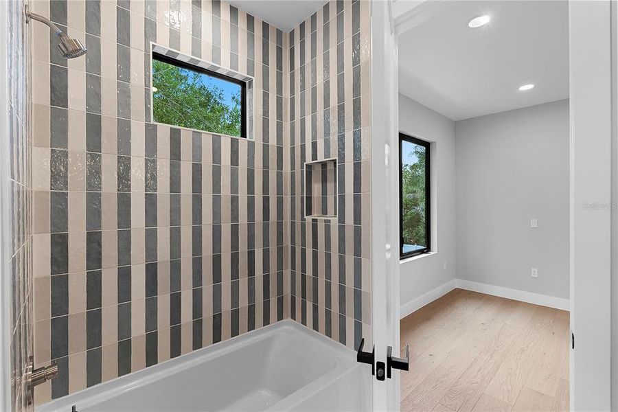 Furnished interior view inside a new home in , Orlando (Image 8).