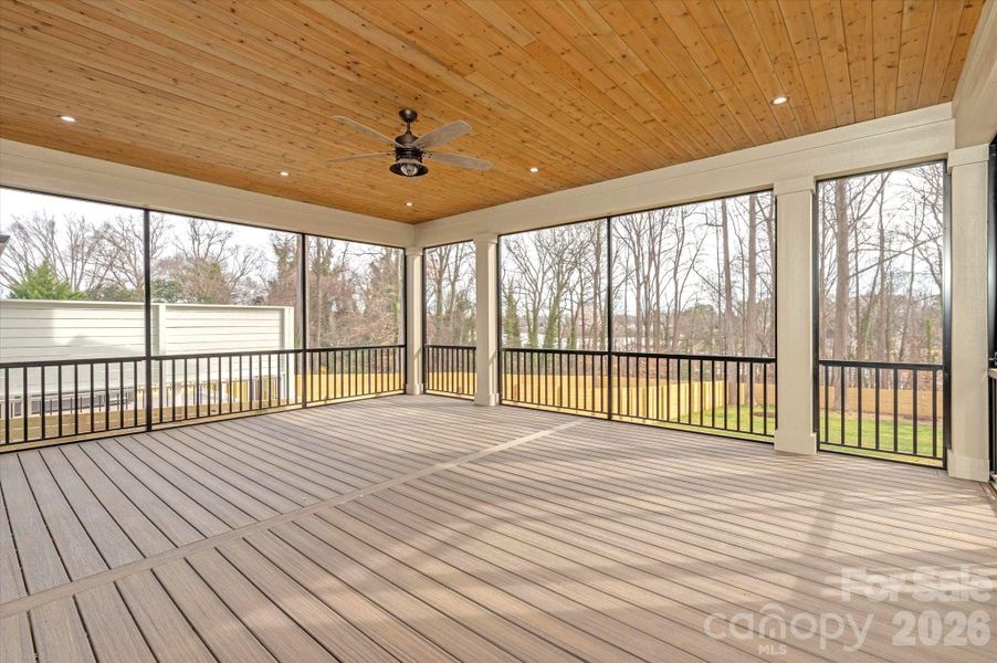 Huge screened-in porch Huge screened-in porch