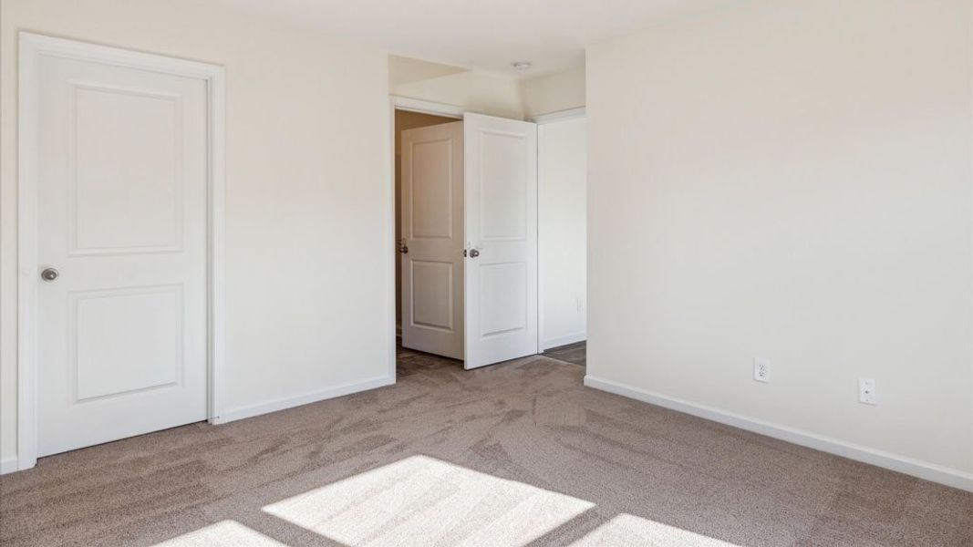 Representative unfurnished interior of a home built from the Freeport by D.R. Horton in Johnson Farms, Greeneville (Image 20).