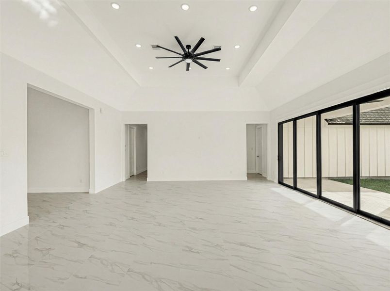 Spacious, unfurnished interior of a new home in , Rosharon (Image 18).