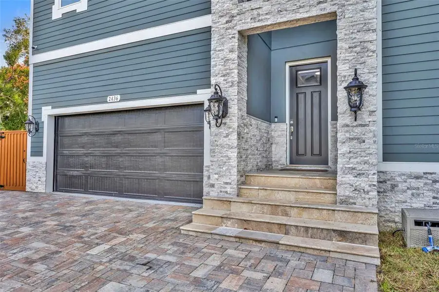 Exterior details and patio area of a home in , Apopka (Image 23).