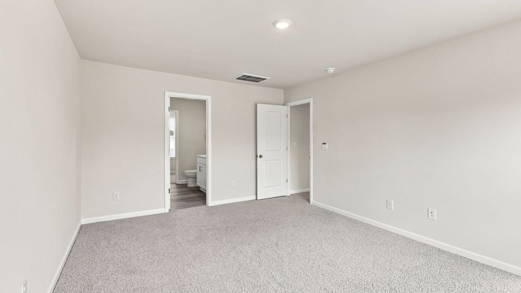 Spacious, unfurnished interior of a new home in Harper Ridge, Roebuck (Image 31).