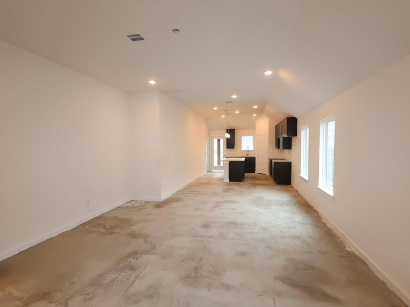 Spacious, unfurnished interior of a new home in Moran Ranch, Willis (Image 13).