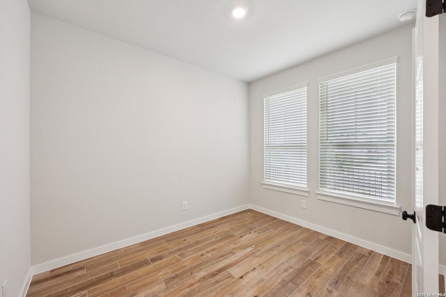 Spacious, unfurnished interior of a new home in Meyer Ranch, New Braunfels (Image 22).