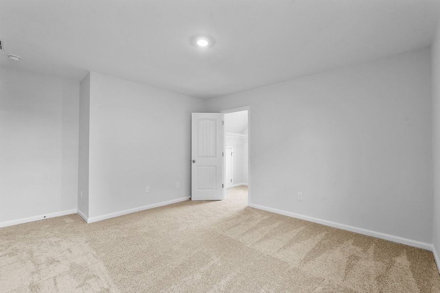 Spacious, unfurnished interior of a new home in Hanes Lake, Winston-Salem (Image 38).