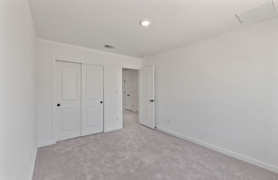 Spacious, unfurnished interior of a new home in Wolf Ranch, Georgetown (Image 31).