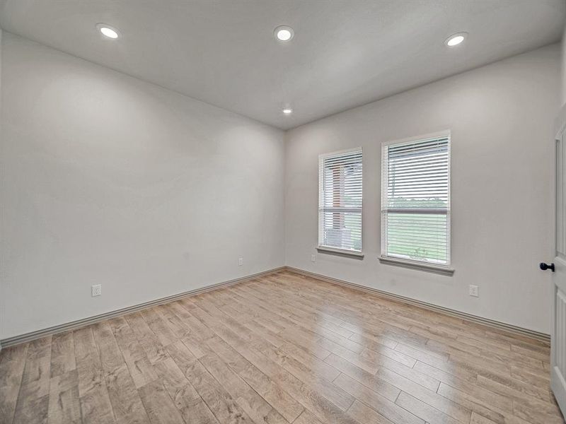 Spacious, unfurnished interior of a new home in , Celeste (Image 33).