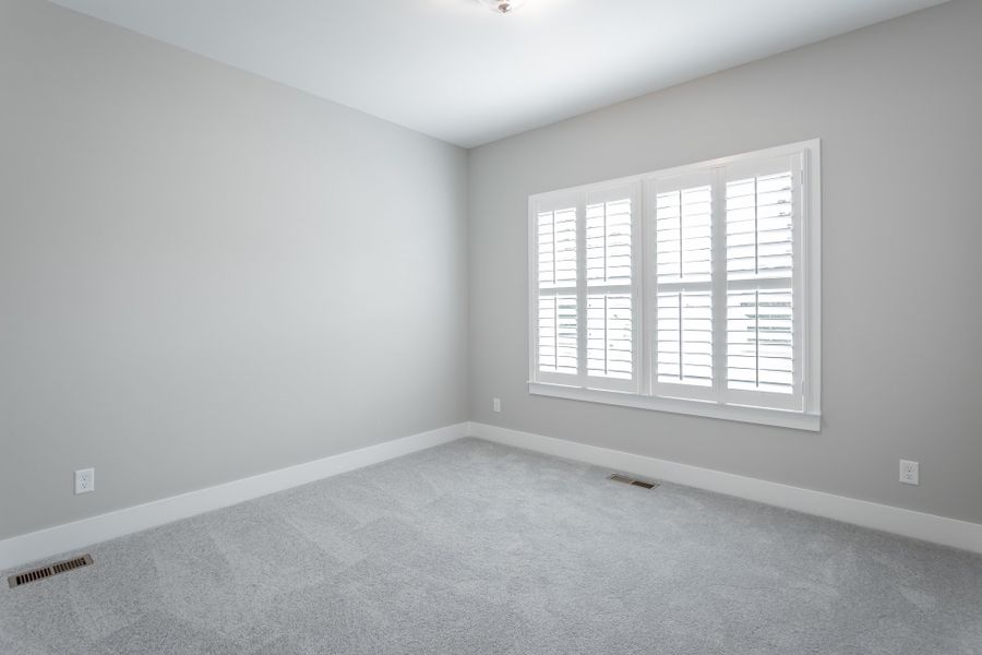 Spacious, unfurnished interior of a new home in Creekside, Cleveland (Image 30).