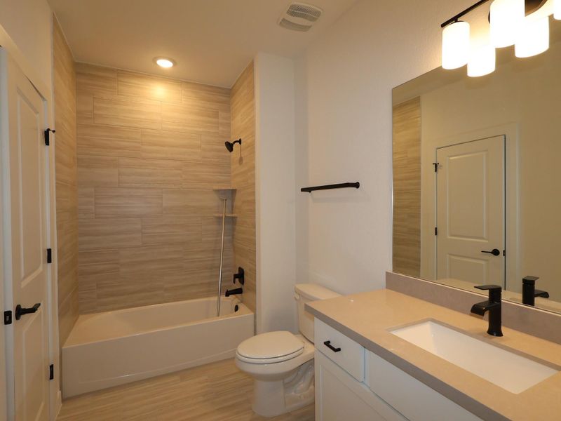 Furnished interior view inside a new home in Edgewood, Leander (Image 16).