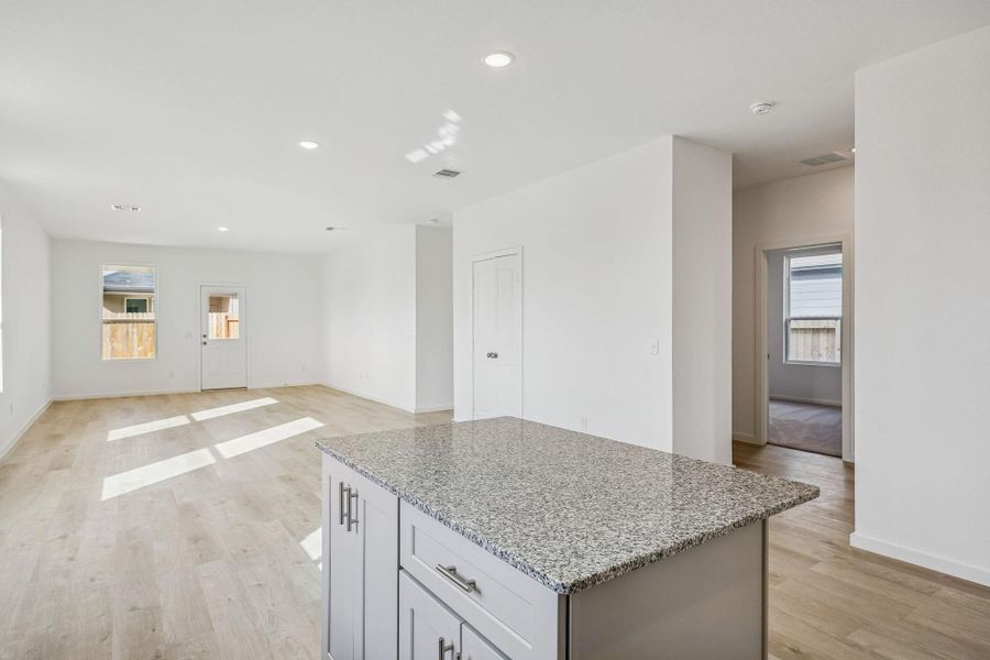 Spacious, unfurnished interior of a new home in Stokesbury, Waller (Image 30).