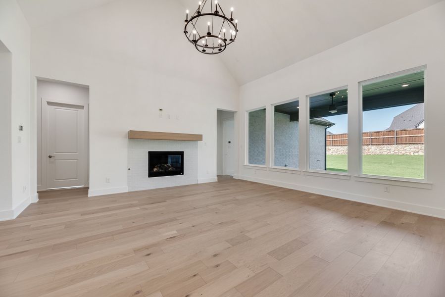 Spacious, unfurnished interior of a new home in Winding Creek, Rockwall (Image 21).