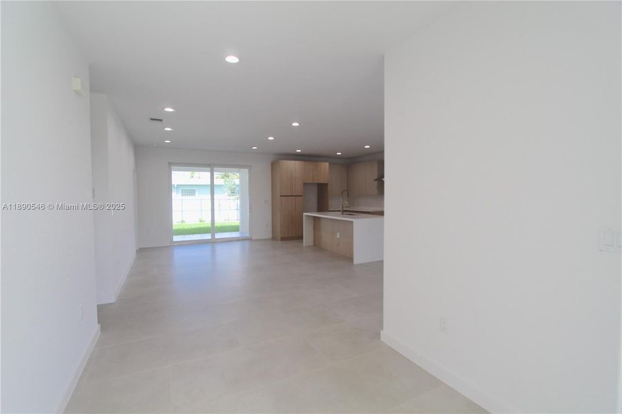 Spacious, unfurnished interior of a new home in , Miami (Image 16).