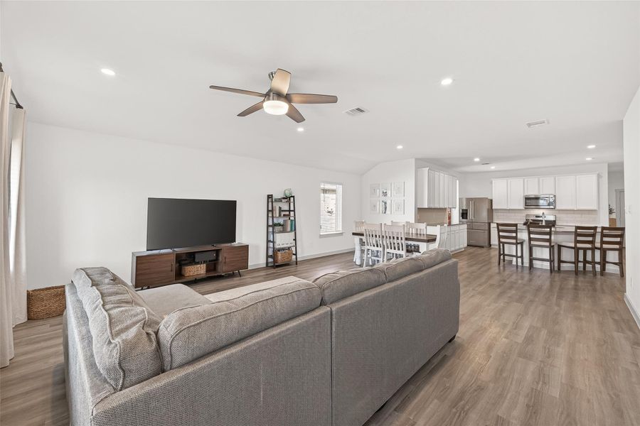 Another view of this open concept! Another view of this open concept!