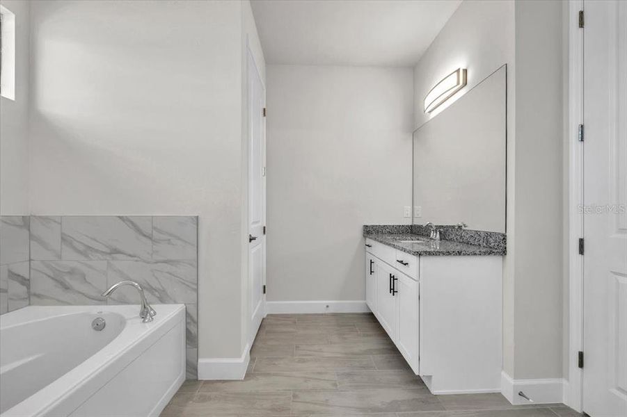 Furnished interior view inside a new home in , Cape Coral (Image 15).