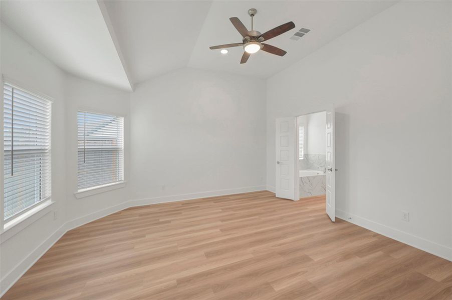 Spacious, unfurnished interior of a new home in Summerview, Fulshear (Image 18). Spacious, unfurnished interior of a new home in Summerview, Fulshear (Image 18).