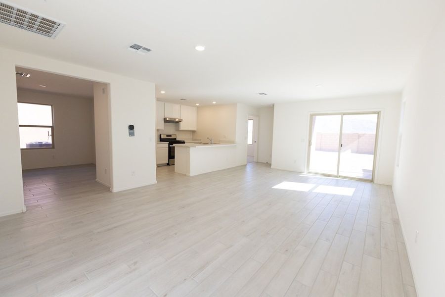 Spacious, unfurnished interior of a new home in Bella Tierra, Tucson (Image 3).