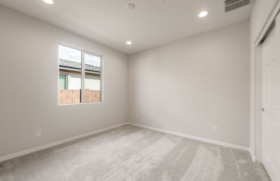 Spacious, unfurnished interior of a new home in Artisan at Asante, Surprise (Image 21).