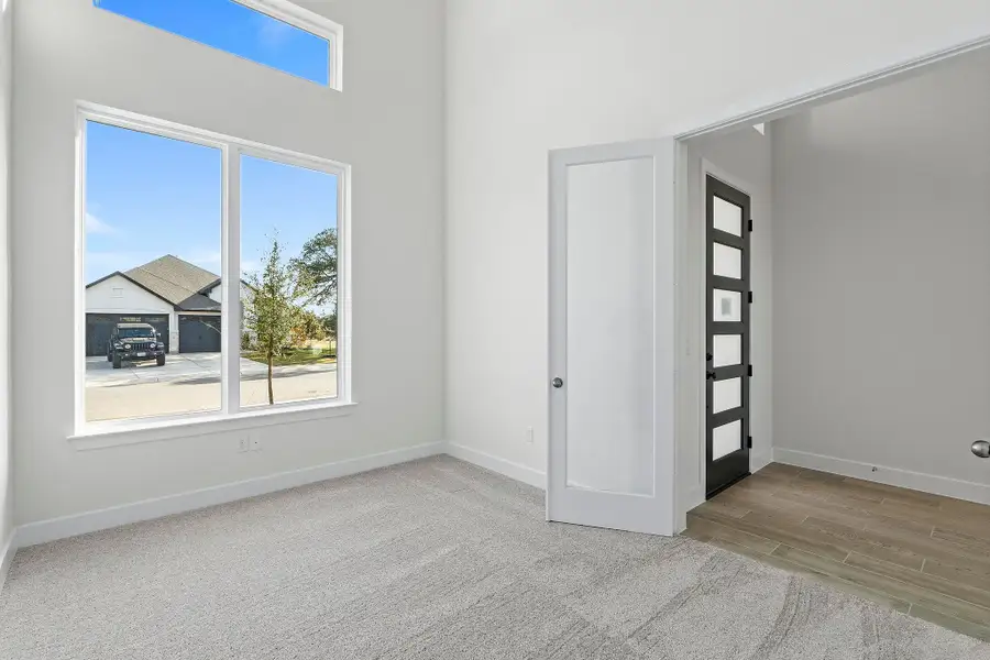 Spacious, unfurnished interior of a new home in Parmer Ranch, Georgetown (Image 34).