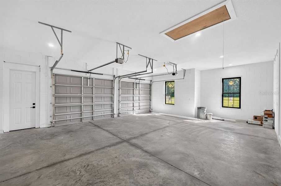 Spacious, unfurnished interior of a new home in , Deland (Image 12).