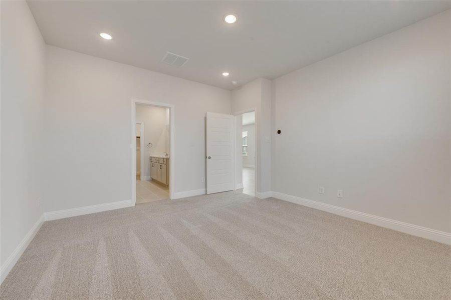 Spacious, unfurnished interior of a new home in Walden Pond, Forney (Image 13).