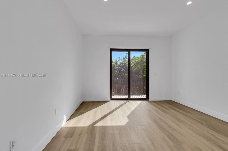 Spacious, unfurnished interior of a new home in , Fort Lauderdale (Image 36). Spacious, unfurnished interior of a new home in , Fort Lauderdale (Image 36).