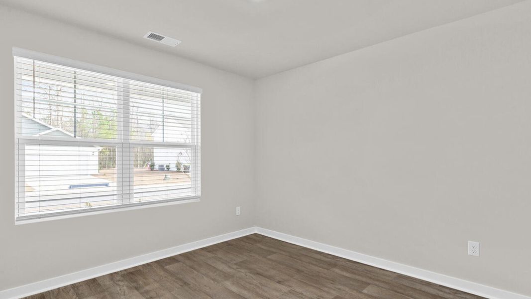 Spacious, unfurnished interior of a new home in Vineyard Trail, Jacksonville (Image 20).
